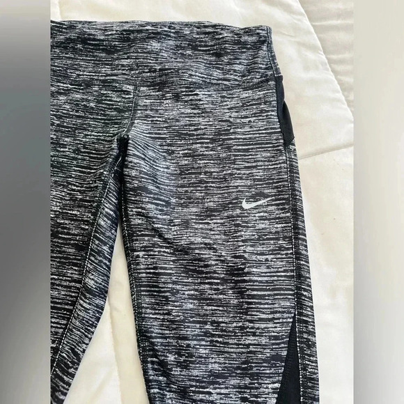 Nike Dri-Fit Running Tights Printed Training Racer Crop - Picture 3 of 6